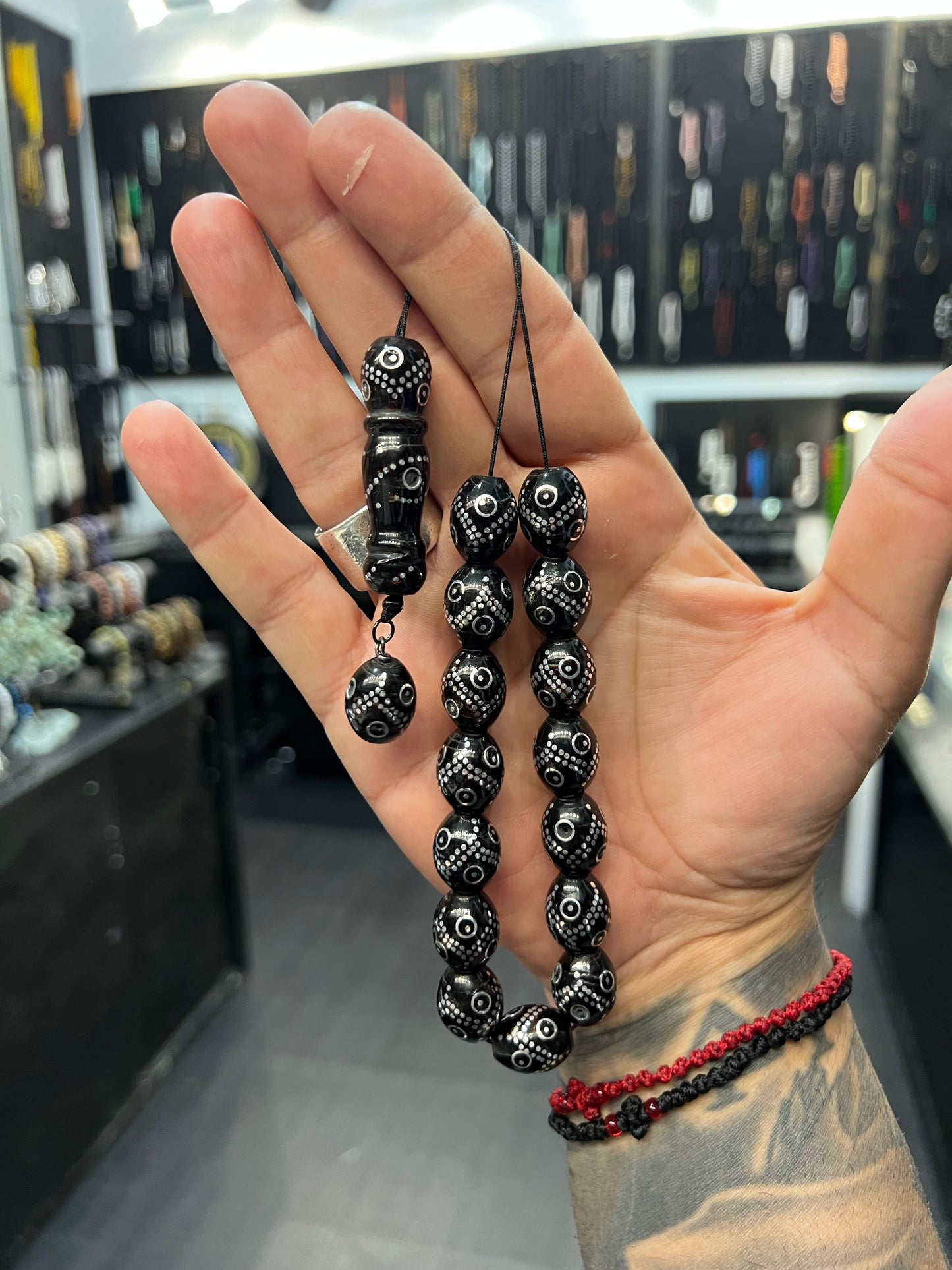 Yusuri Komboloi (Black Coral with Silver Inlay)