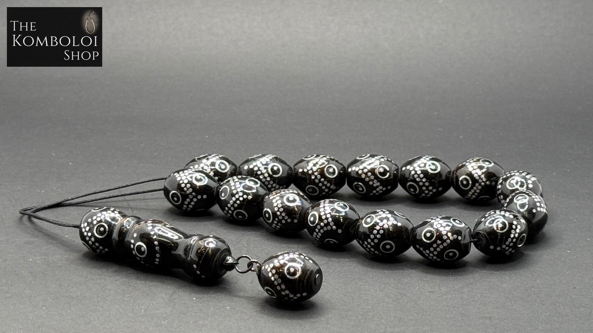 Yusuri Komboloi (Black Coral with Silver Inlay)