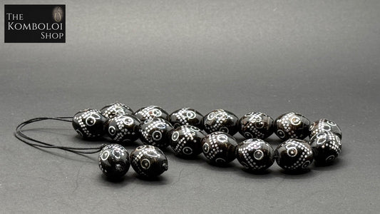 Yusuri Komboloi (Black Coral with Silver Inlay)